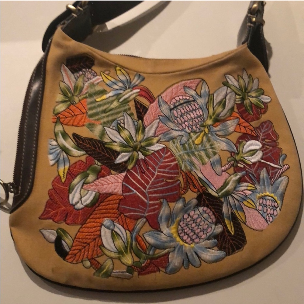- Fendi Tan Hobo Bag with Vibrant Embroidery🎉🎉🎉